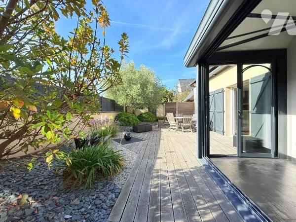 Située au fond d'une impasse au calme, maison familiale de 138m² habitable (160m² au sol) expos...