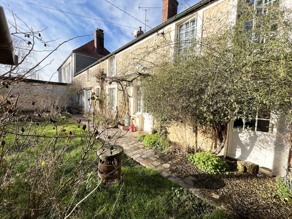 Village proche de Dourdan - Longère aux beaux volumes !