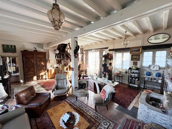 Village proche de Dourdan - Longère aux beaux volumes !