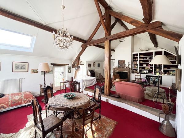 Village proche de Dourdan - Longère aux beaux volumes !