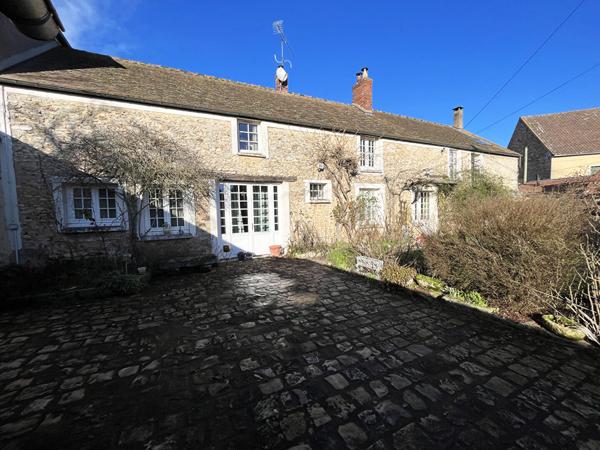 Village proche de Dourdan - Longère aux beaux volumes !
