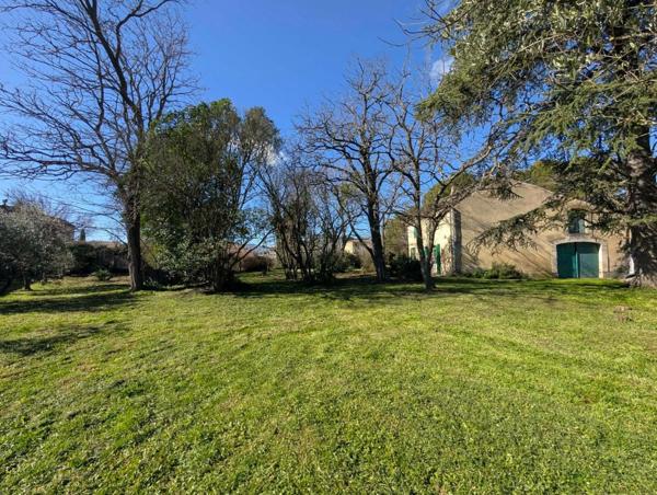 ORANGE SUD  MAS PROVENCAL AVEC DEPENDANCES AMENAGEABLES