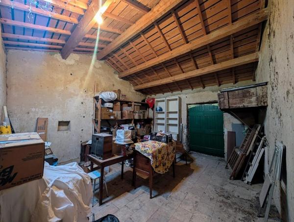 ORANGE SUD  MAS PROVENCAL AVEC DEPENDANCES AMENAGEABLES