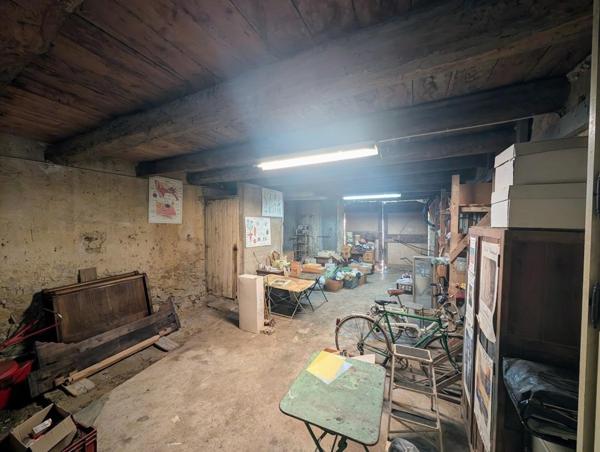 ORANGE SUD  MAS PROVENCAL AVEC DEPENDANCES AMENAGEABLES