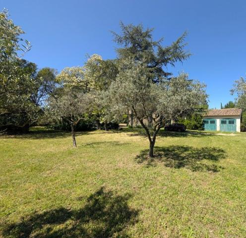 ORANGE SUD  MAS PROVENCAL AVEC DEPENDANCES AMENAGEABLES