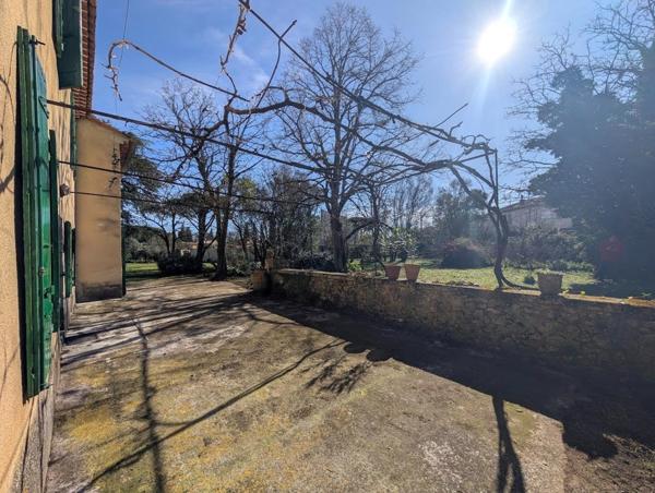 ORANGE SUD  MAS PROVENCAL AVEC DEPENDANCES AMENAGEABLES