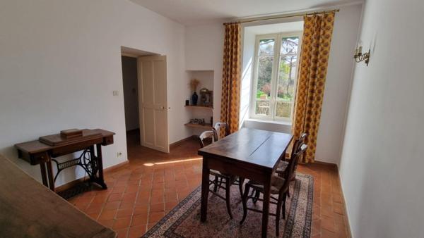 ORANGE SUD  MAS PROVENCAL AVEC DEPENDANCES AMENAGEABLES