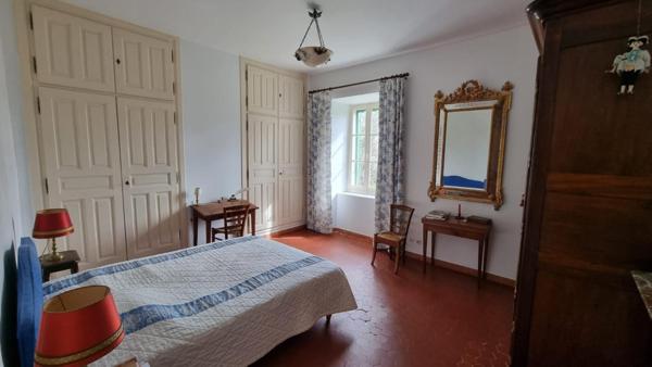 ORANGE SUD  MAS PROVENCAL AVEC DEPENDANCES AMENAGEABLES