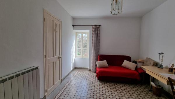 ORANGE SUD  MAS PROVENCAL AVEC DEPENDANCES AMENAGEABLES