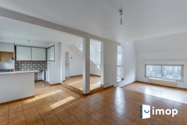 Quartier Morbras. Maison à rénover. 15mn à pied RER A