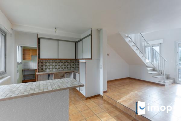 Quartier Morbras. Maison à rénover. 15mn à pied RER A