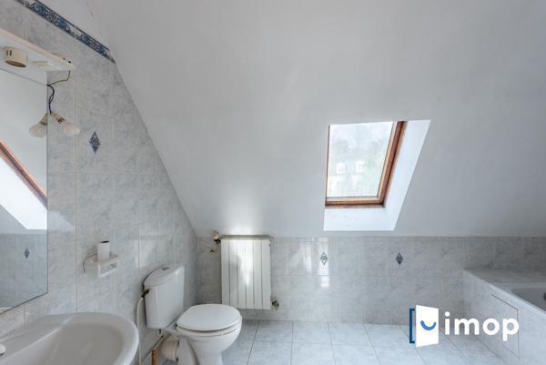 Quartier Morbras. Maison à rénover. 15mn à pied RER A