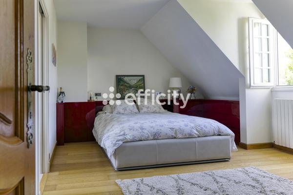 Maison 5 pièces - 259 m²