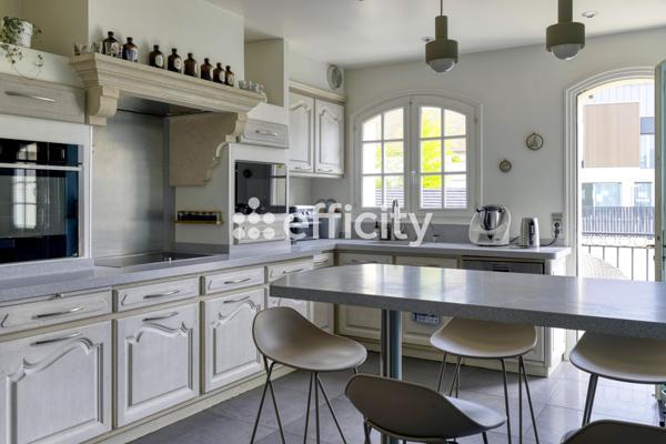 Maison 5 pièces - 259 m²