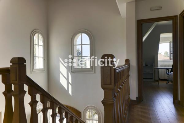 Maison 5 pièces - 259 m²