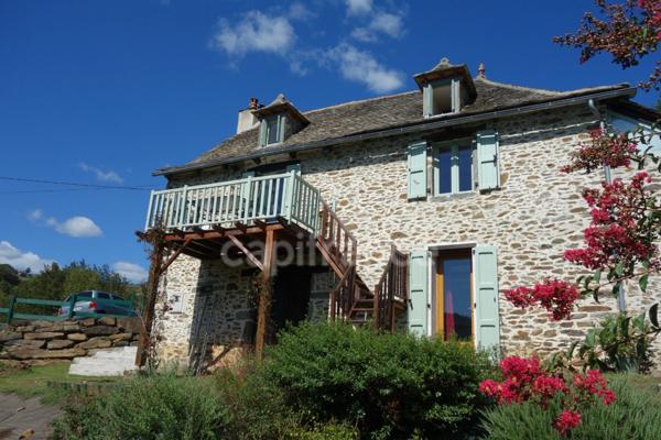 Maison de caractère avec vue imprenable sur la vallée du Lot – Vieillevie (15)