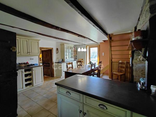 Maison de caractère avec vue imprenable sur la vallée du Lot – Vieillevie (15)