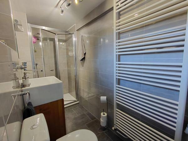 Maison de caractère avec vue imprenable sur la vallée du Lot – Vieillevie (15)