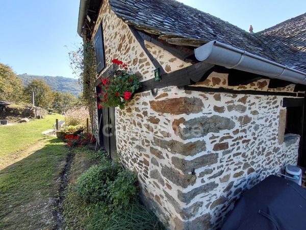 Maison de caractère avec vue imprenable sur la vallée du Lot – Vieillevie (15)