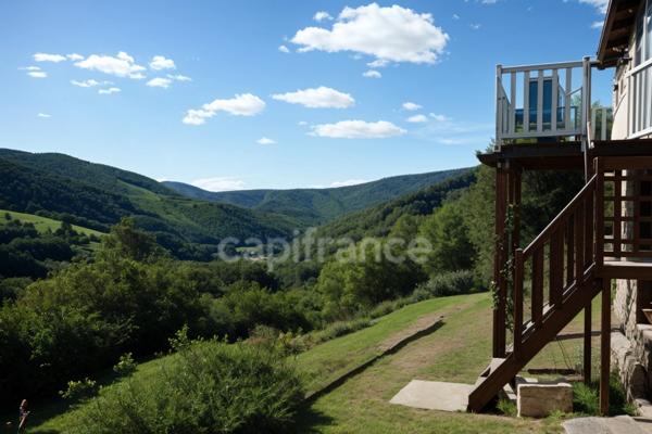 Maison de caractère avec vue imprenable sur la vallée du Lot – Vieillevie (15)