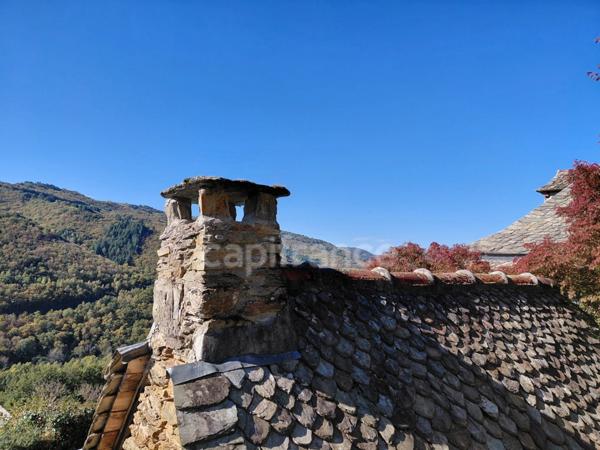 Maison de caractère avec vue imprenable sur la vallée du Lot – Vieillevie (15)