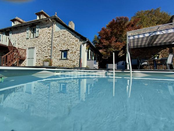 Maison de caractère avec vue imprenable sur la vallée du Lot – Vieillevie (15)