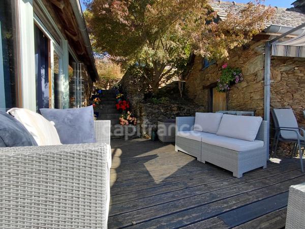 Maison de caractère avec vue imprenable sur la vallée du Lot – Vieillevie (15)