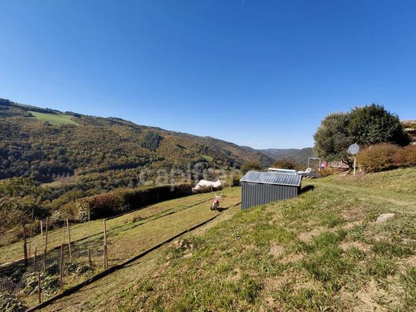 Maison de caractère avec vue imprenable sur la vallée du Lot – Vieillevie (15)