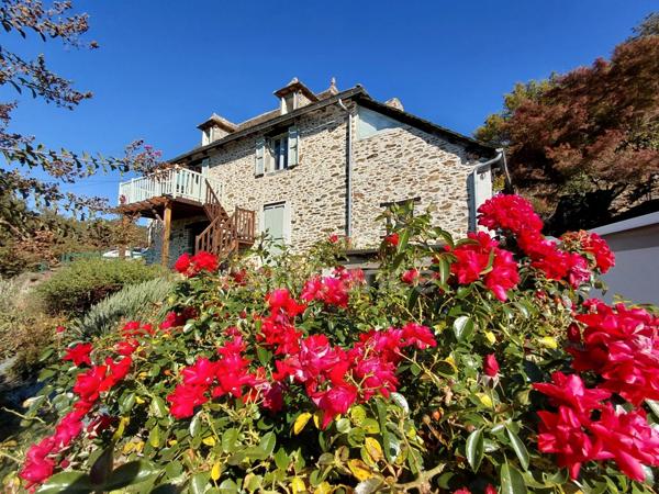 Maison de caractère avec vue imprenable sur la vallée du Lot – Vieillevie (15)