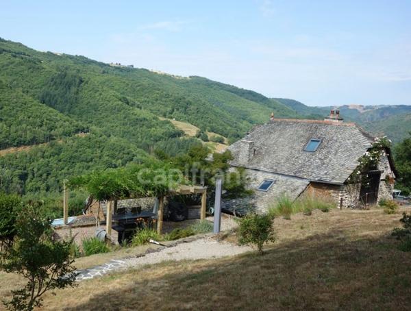 Maison de caractère avec vue imprenable sur la vallée du Lot – Vieillevie (15)