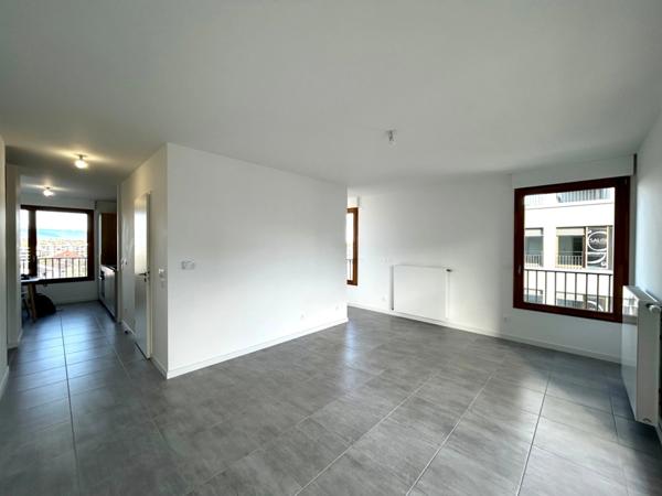 Appartement à louer 2 pièces meublé avec balcon et vue sur le Salève - AMBILLY (74)