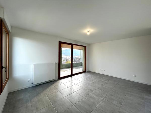 Appartement à louer 2 pièces meublé avec balcon et vue sur le Salève - AMBILLY (74)