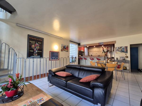 Maison de ville avec très grand garage