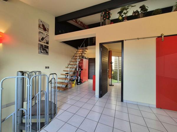 Maison de ville avec très grand garage