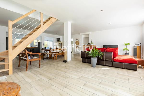 Maison
         6 pièces
        - 155 m² Bien prestige 640 000 € *