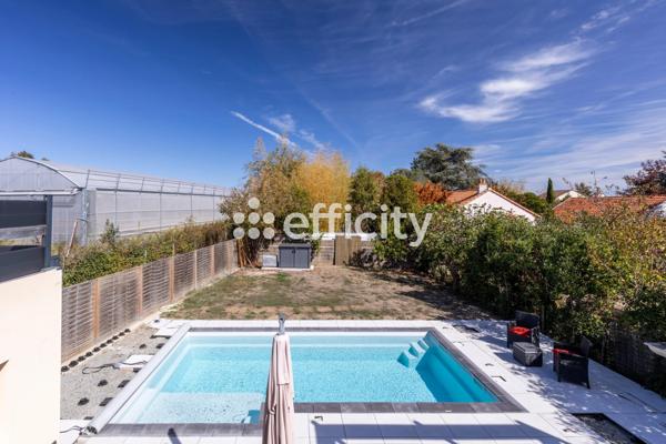 Maison
         6 pièces
        - 155 m² Bien prestige 640 000 € *