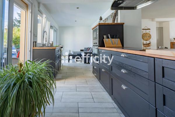 Maison
         6 pièces
        - 155 m² Bien prestige 640 000 € *