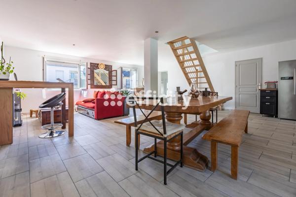 Maison
         6 pièces
        - 155 m² Bien prestige 640 000 € *