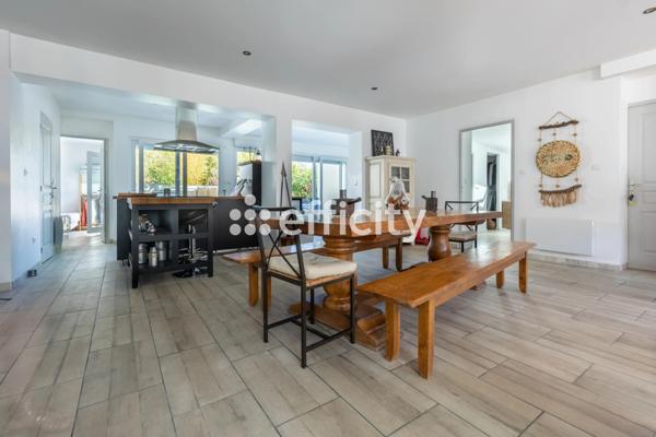 Maison
         6 pièces
        - 155 m² Bien prestige 640 000 € *