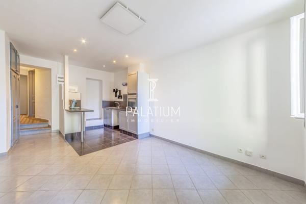 Appartement T2 rénové avec cour et cave voutée