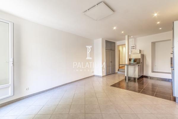 Appartement T2 rénové avec cour et cave voutée