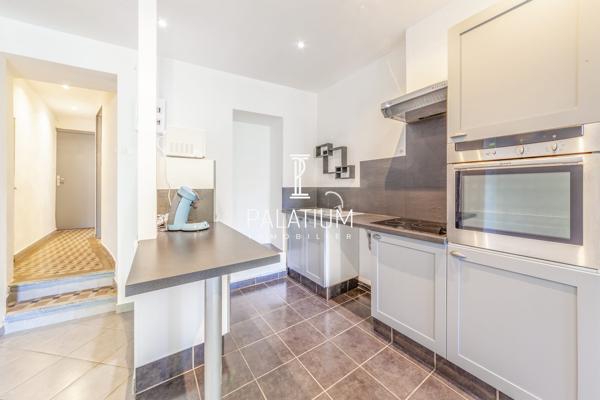 Appartement T2 rénové avec cour et cave voutée