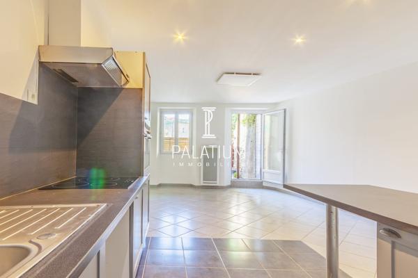 Appartement T2 rénové avec cour et cave voutée