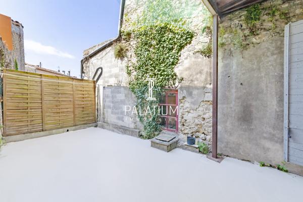 Appartement T2 rénové avec cour et cave voutée