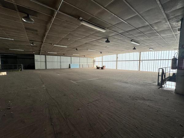 Local de stockage 500 m² - Manosque - Réf. 450