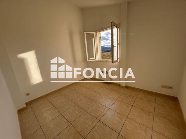 Location Appartement 3 pièces 70 m² - 117-119 IMPASSE DES COLETTES Chusclan 30200