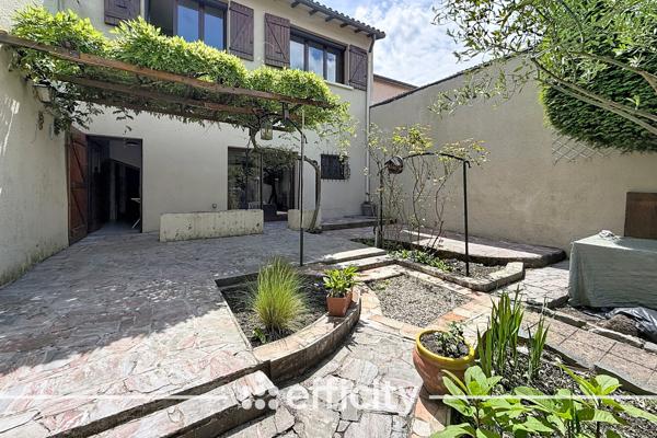 Maison
         7 pièces
        - 215 m² Exclusivité 279 900 € *