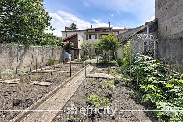 Maison
         7 pièces
        - 215 m² Exclusivité 279 900 € *