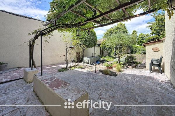 Maison
         7 pièces
        - 215 m² Exclusivité 279 900 € *