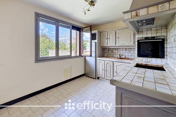 Maison
         7 pièces
        - 215 m² Exclusivité 279 900 € *
